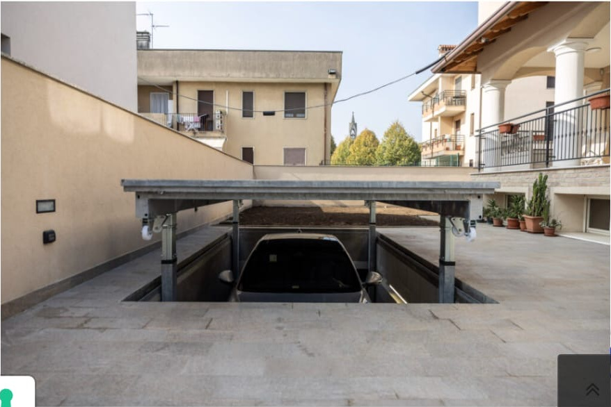 Piattaforma in discesa verso il garage interrato